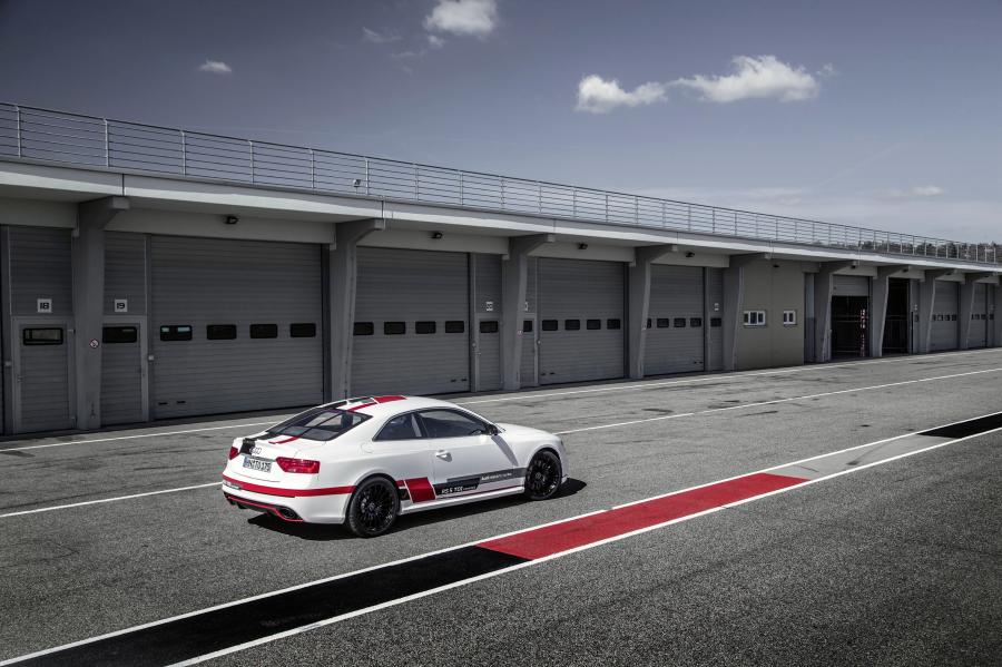  Audi RS5 TDI Competition Concept 2015 года  (фото 4 из 5)